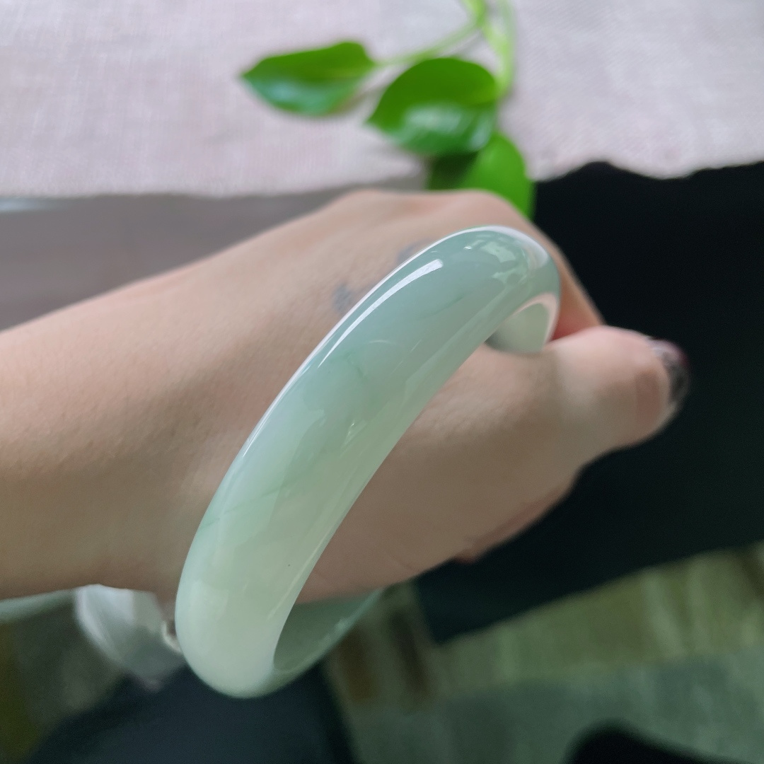 56.1/12.5/7.2，淡绿底正圈，肉质细腻干净，柔情似水，佳期如梦，细纹，ss49314a