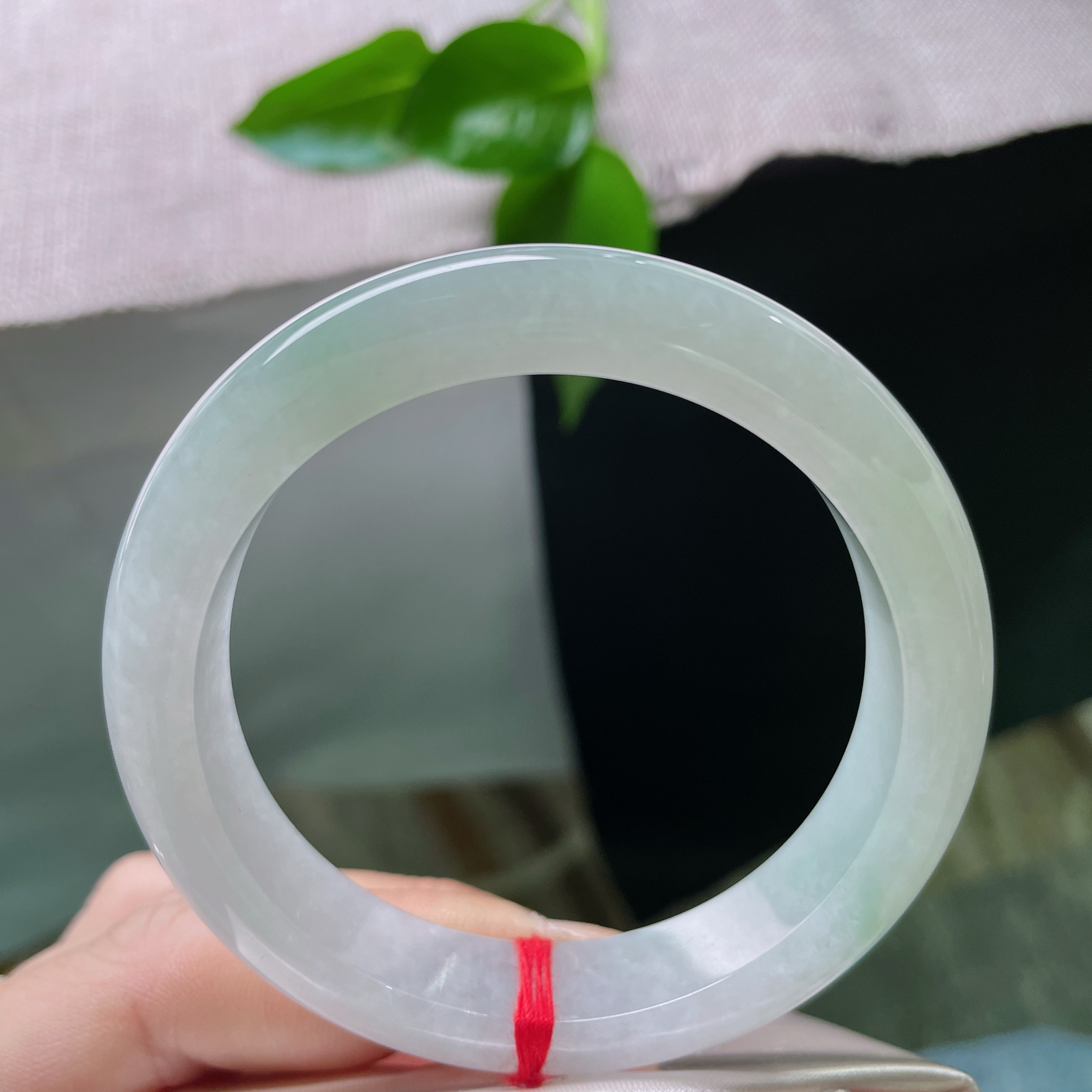 54.3/12.1/8.2，淡绿底正圈，水头好，种老，浅笑轻柔，精致，完美，ss50055a