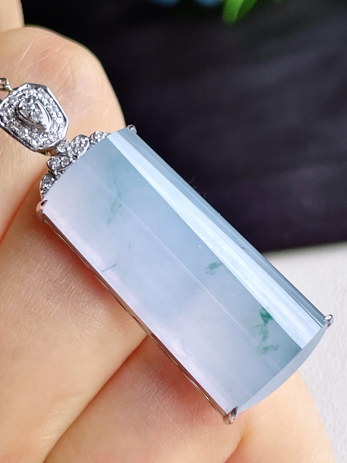 【镶嵌】冰紫罗兰无事柱飘花无事牌吊坠  
【说明】缅料 18k金镶嵌 性价比高  
【整体】39-14-9.3
【裸石】29-13-6.2