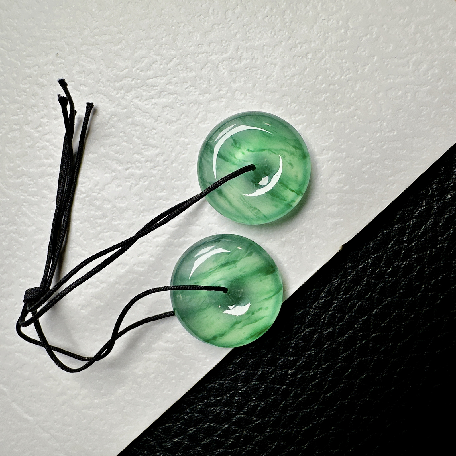 【冰种飘绿平安扣一对】近玻璃种，质地细腻，难得的冰润度，难得的好颜色