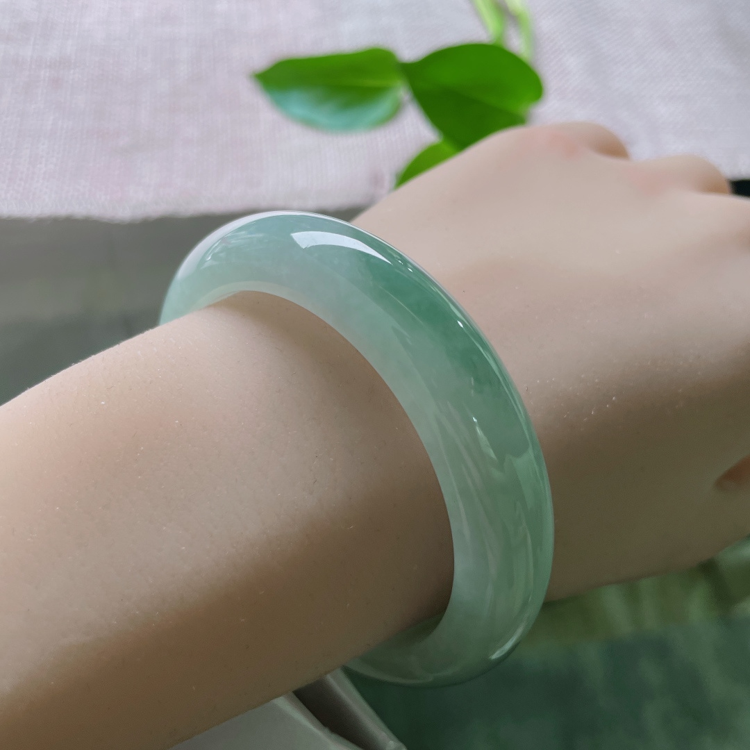 52.5/12.9/8.3，淡绿底正圈，一抹油青点缀其中，江南烟雨皆痴缠，ss49266a