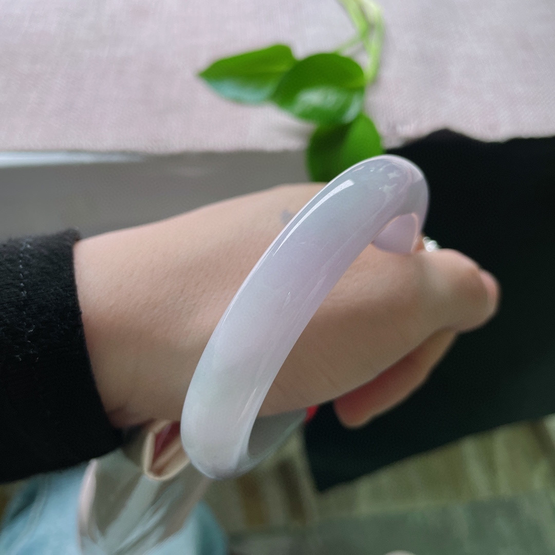 57.2/11.8/8.3紫罗兰正圈，水润细腻，紫是月色，玉是美人。整体完美，ss50001a