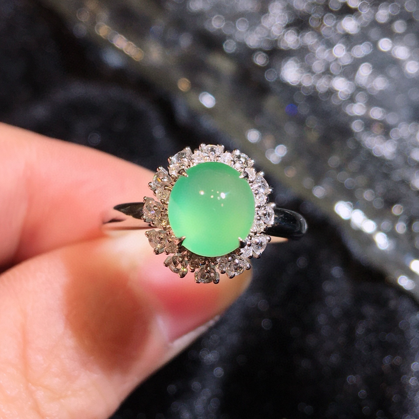 18K金镶嵌冰种晴水蛋面戒指