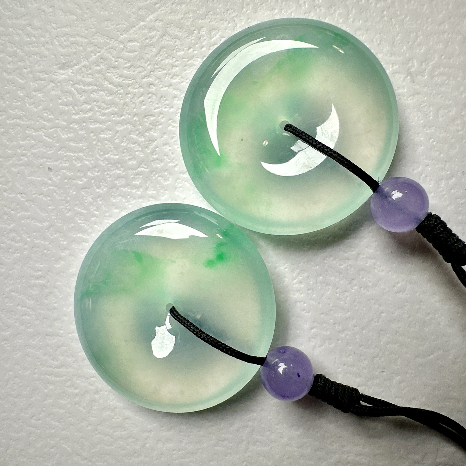 【冰种飘绿平安扣一对】质地非常细腻干净，冰润十足，种老冰透，收藏品质