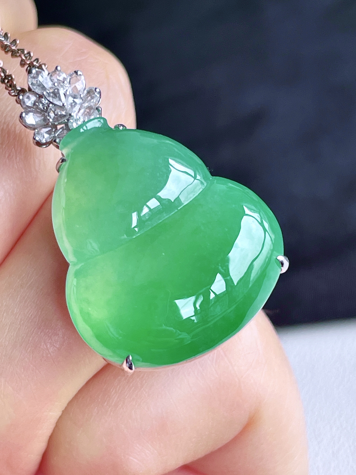 冰阳绿满绿大葫芦吊坠 
【整体】33.8-22.2-13.2