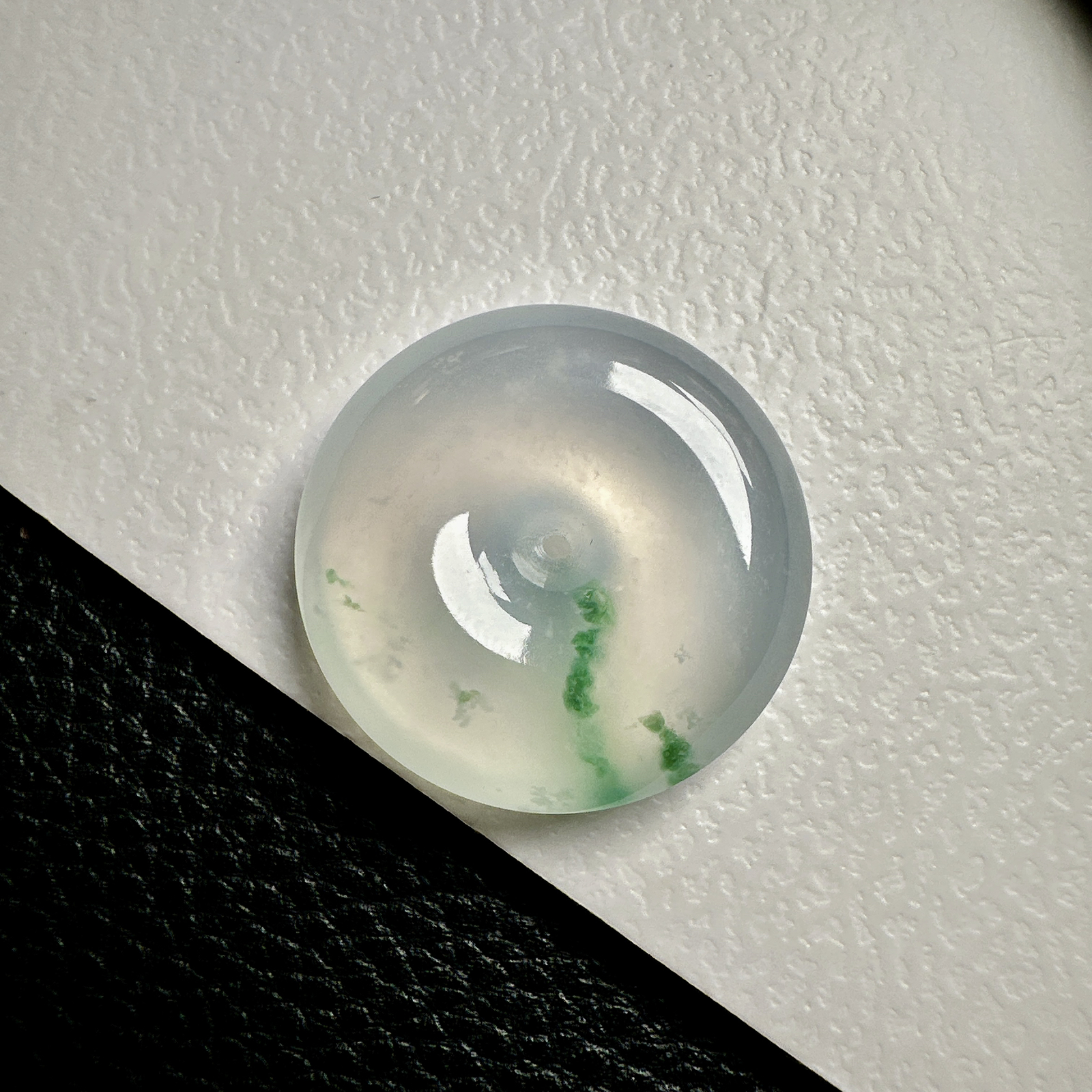 【冰种飘绿平安扣】质地细腻，品质很好，冰感十足，胶感明显，收藏品质
