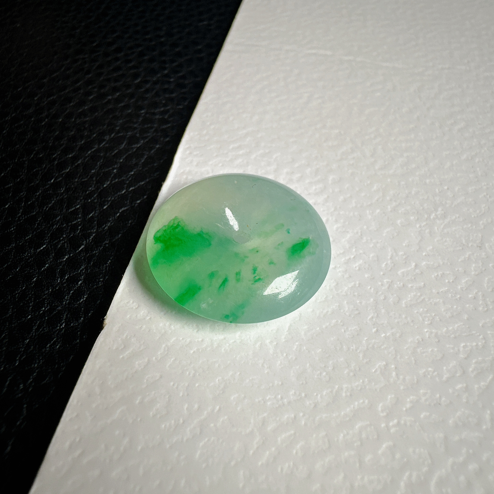 【冰种飘阳绿平安扣】质地细腻，品质很好，冰感十足，胶感明显，收藏品质