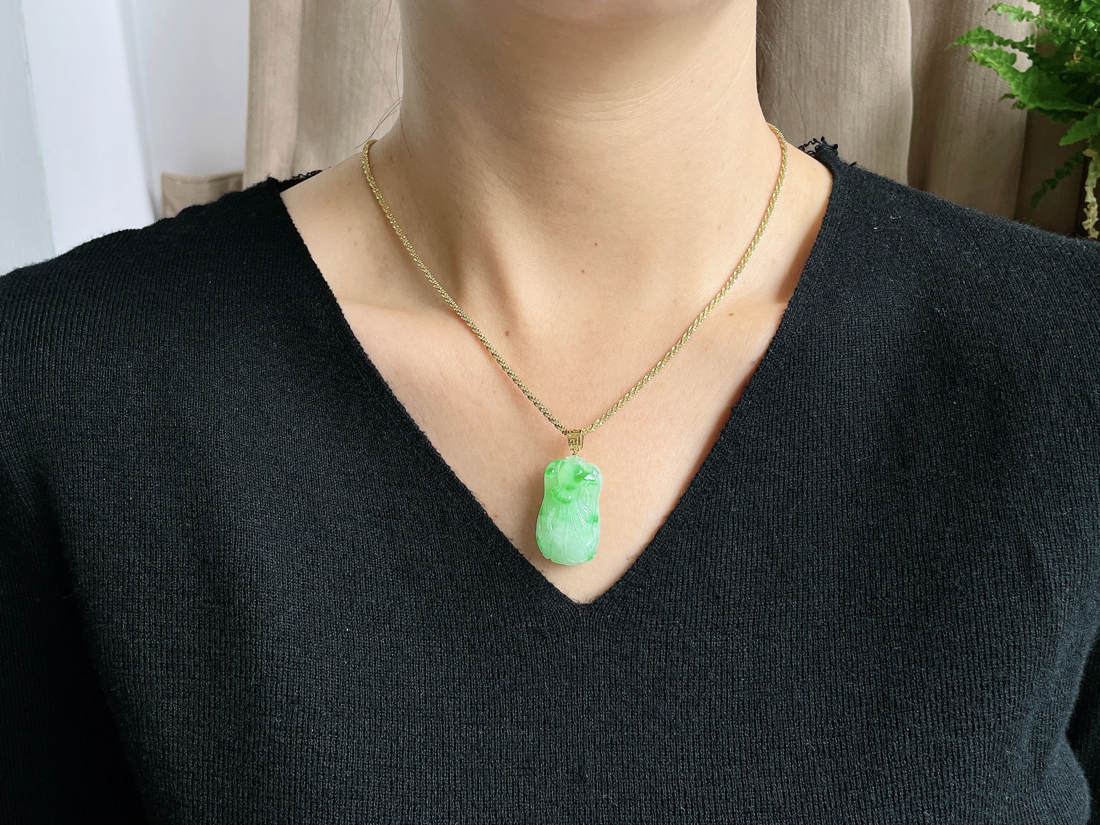 【镶嵌】冰飘绿花白菜百财吊坠  
【说明】缅料 18k金镶嵌 性价比高  飘花
【整体】38.8
【裸石】30.3-18-11