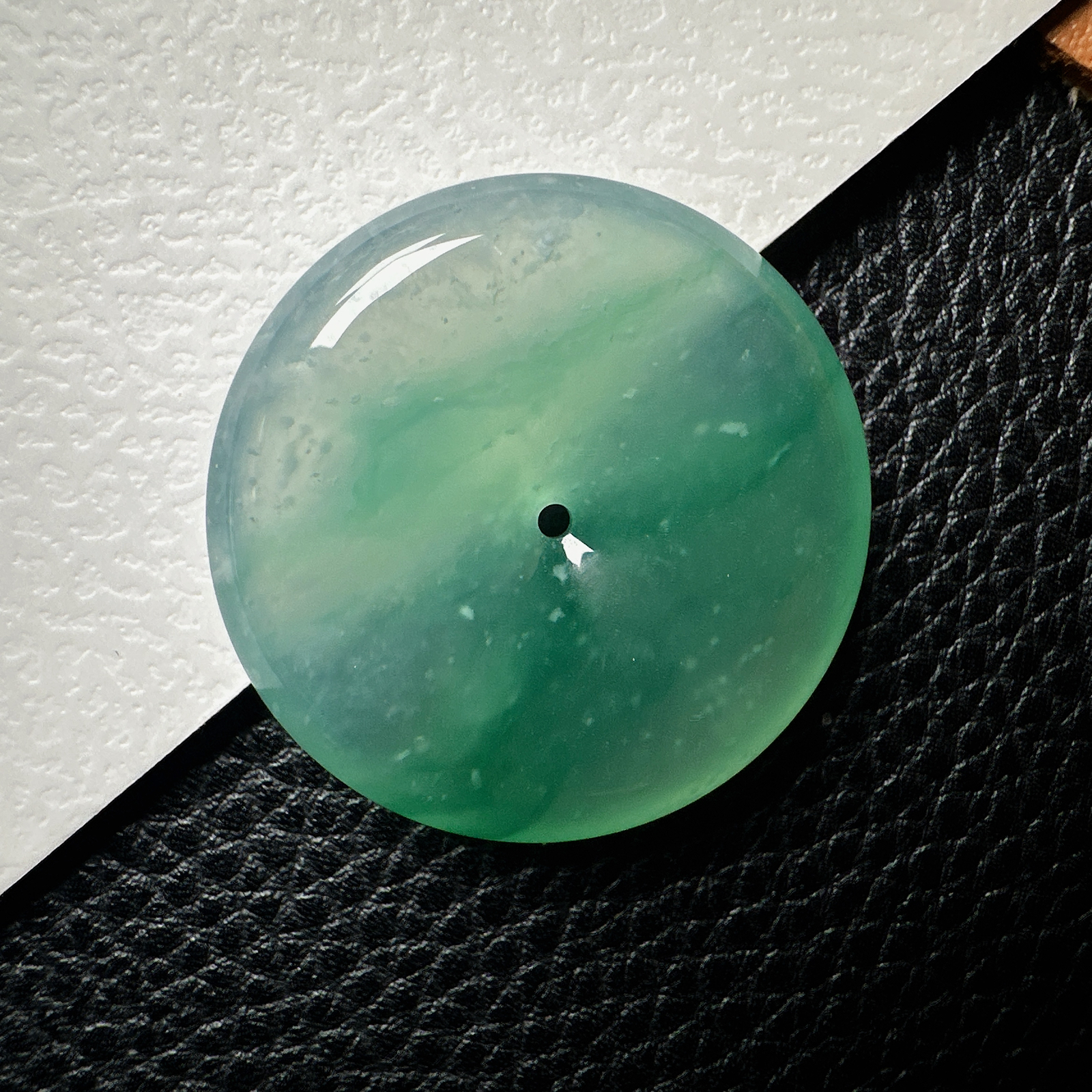 【冰种飘绿平安扣】飘雪花棉，质地细腻，品质很好，冰感十足，胶感明显，收藏品质