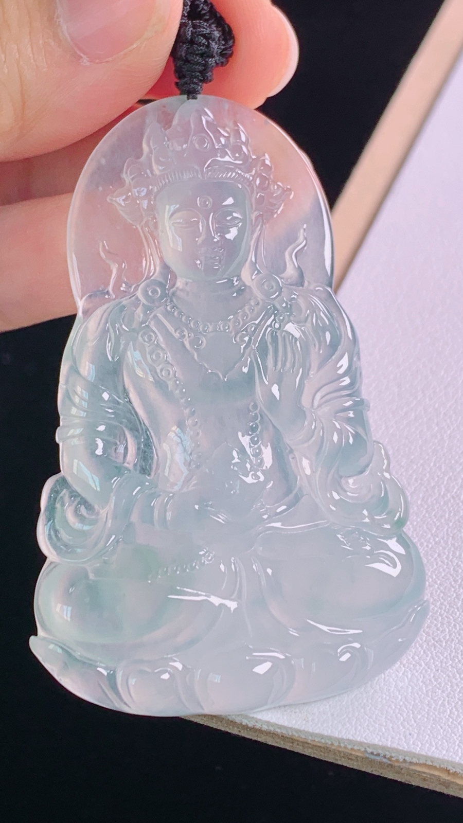 高冰度母
种水晶莹剔透
尺寸:60.7-39.4-5.7mm