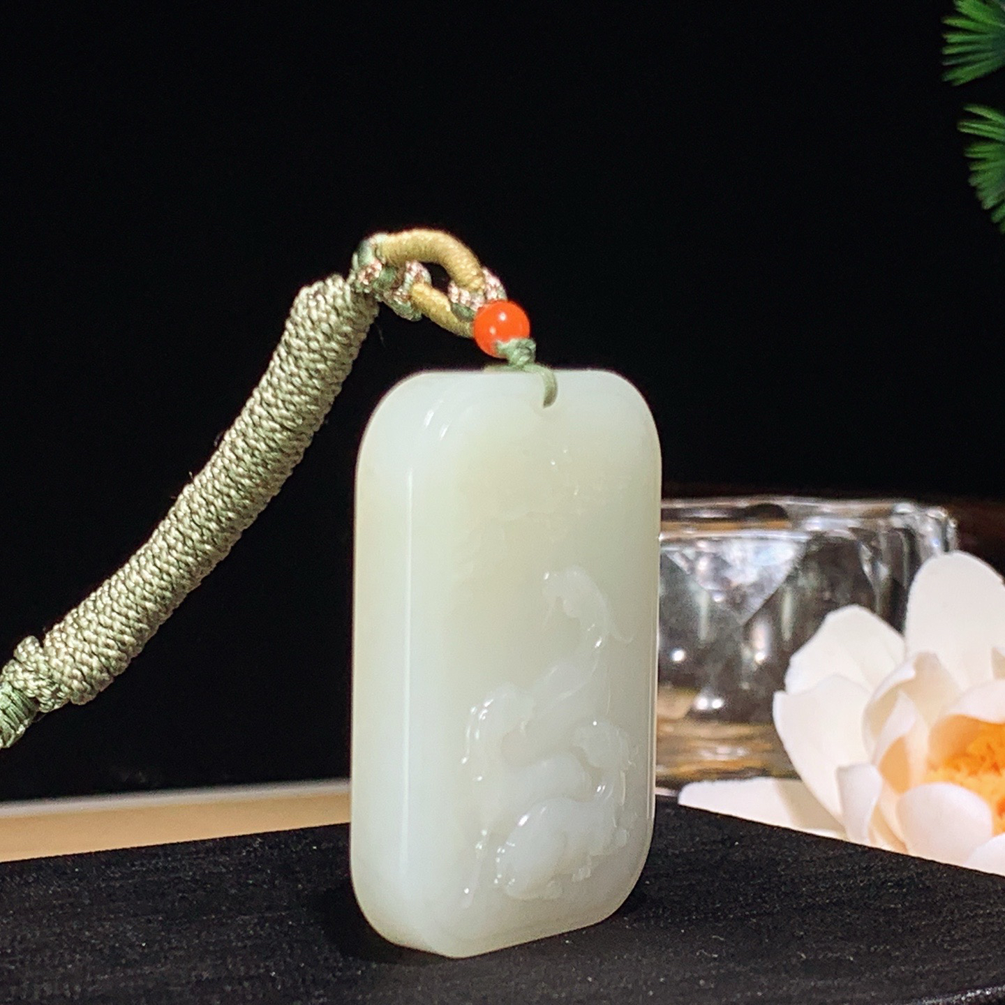 和田玉白玉三阳开泰挂件。尺寸43/29/8重26.5克 玉质细腻油润 底色纯净 脂粉好，品质好。lt260402