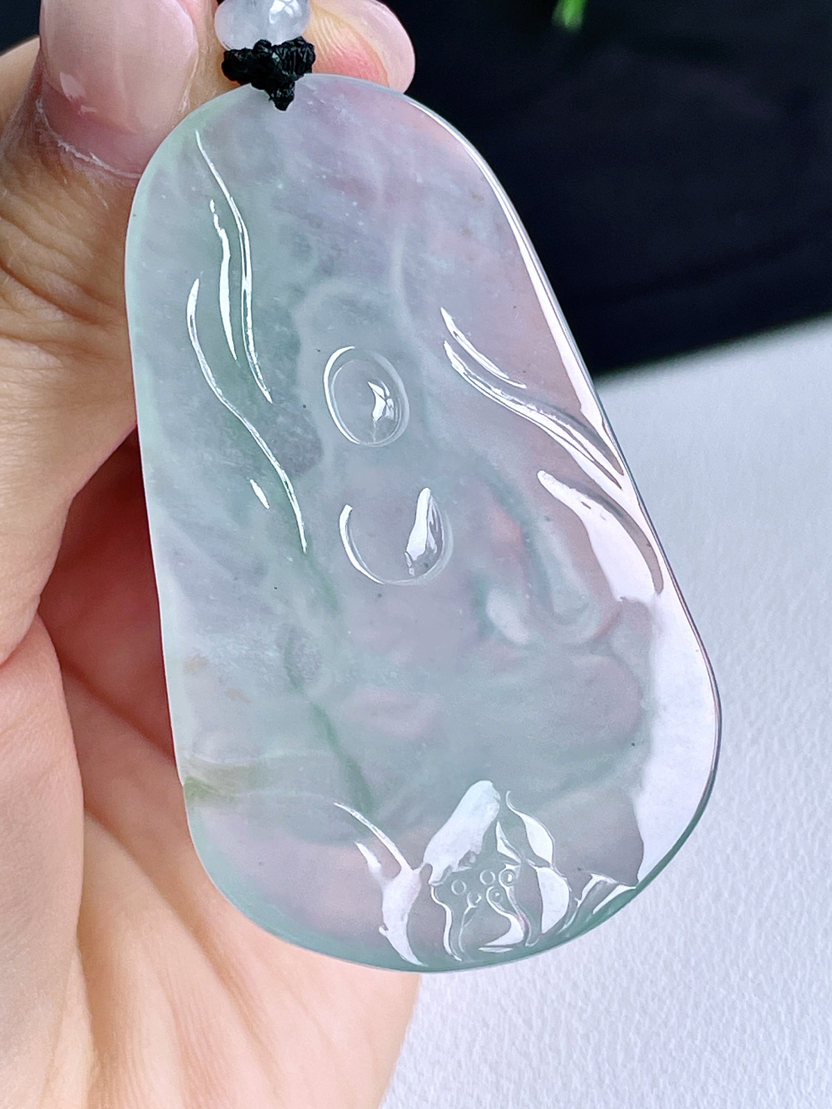 冰飘花大势至菩萨持莲观音牌吊坠
【说明】缅料 完美 性价比高  
【尺寸】61.7-36.3-5.2