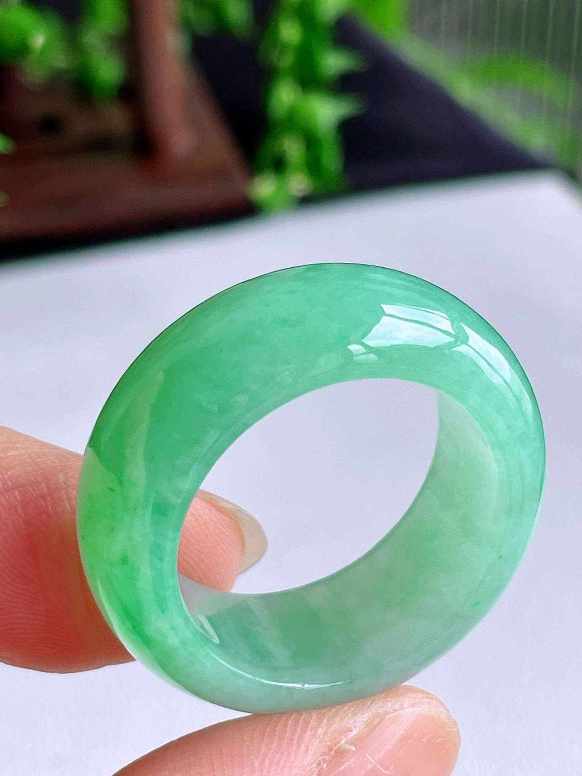 【裸石】冰甜绿戒圈指环
【说明】缅料 性价比高  
【尺寸】10.8-5
【圈口】26号