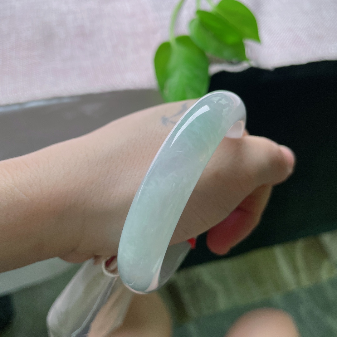 57/13.1/8.2，淡绿底正圈，水头好，质地温润细腻，软玉温香，棉团，ss49807a