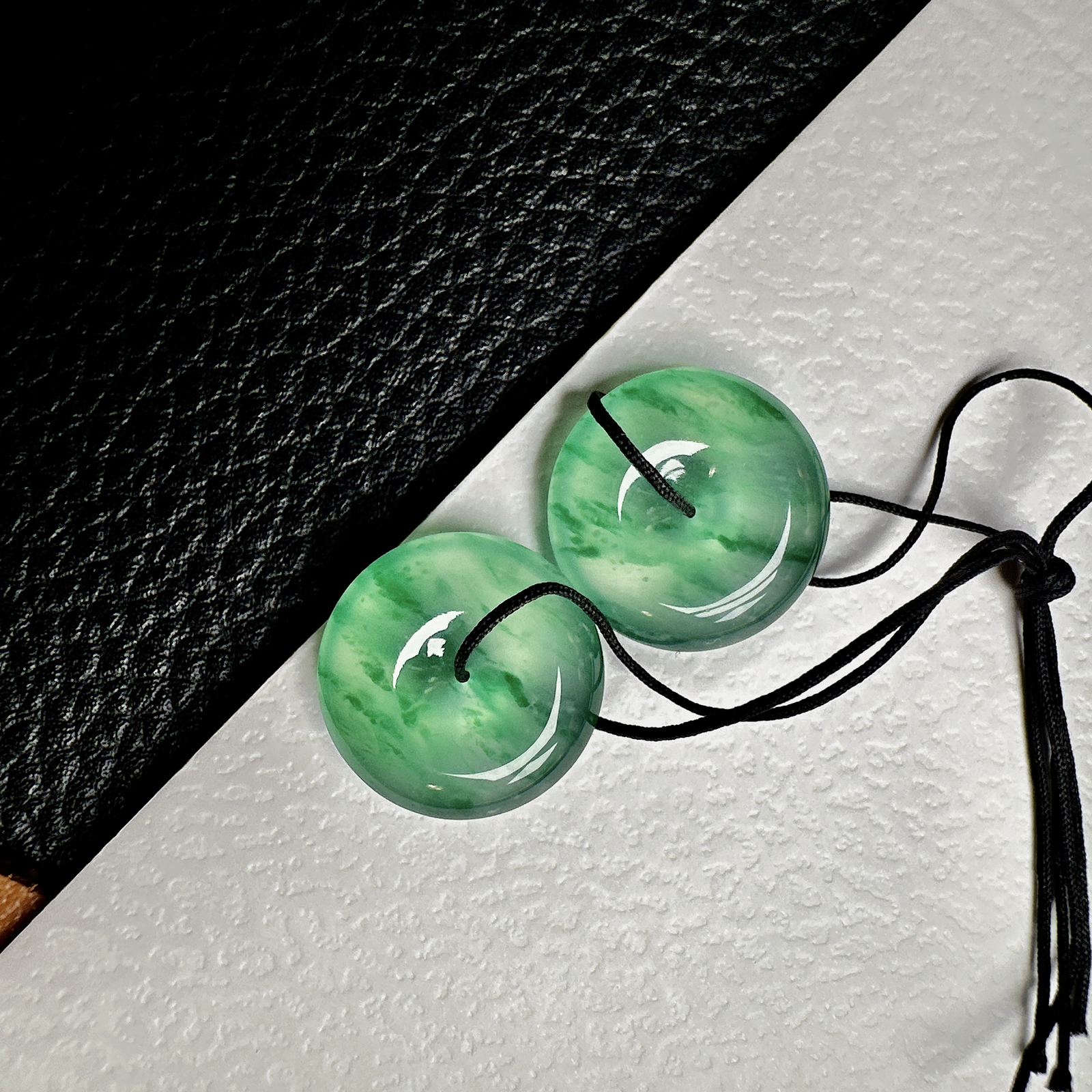 【冰种飘绿平安扣一对】近玻璃种，质地细腻，难得的冰润度，难得的好颜色