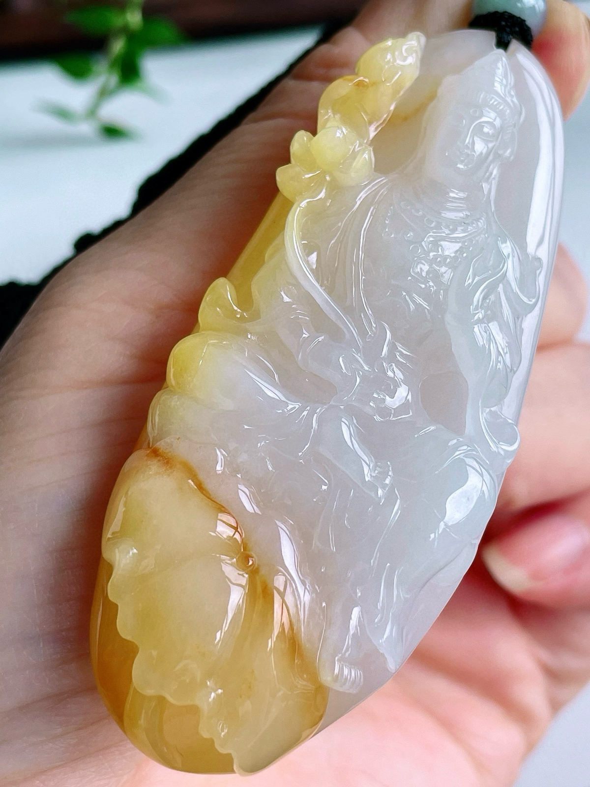 【裸石】冰飘黄翡大势至菩萨持莲观音牌吊坠
【说明】缅料 性价比高  
【尺寸】73-31-12.3