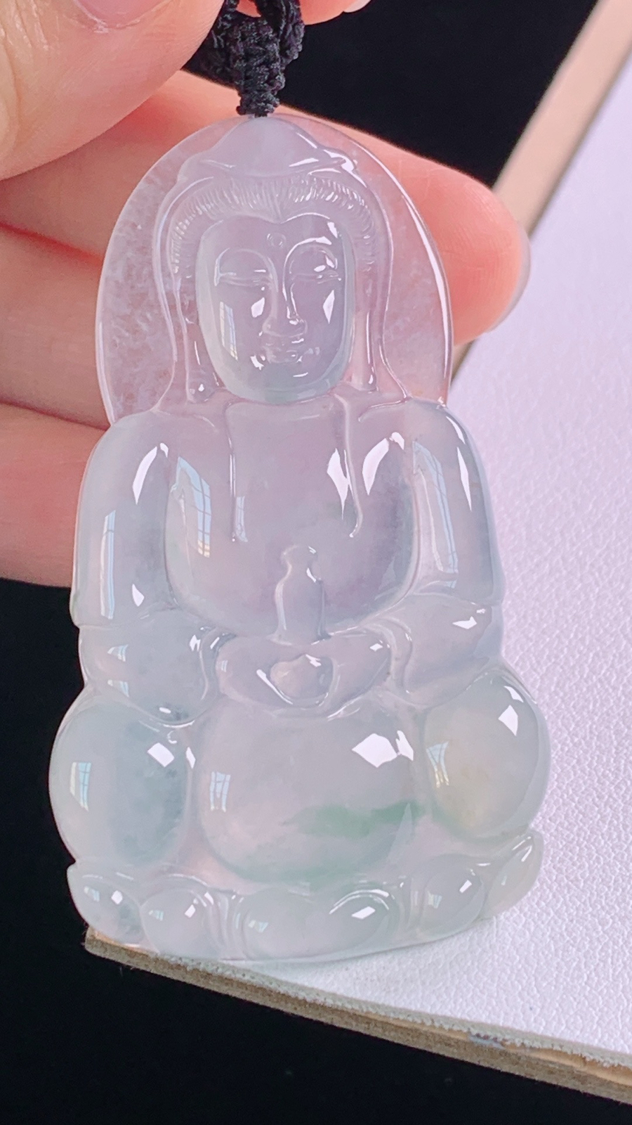 高冰观音
种水冰透起光
尺寸:59.3-35.5-5.7mm