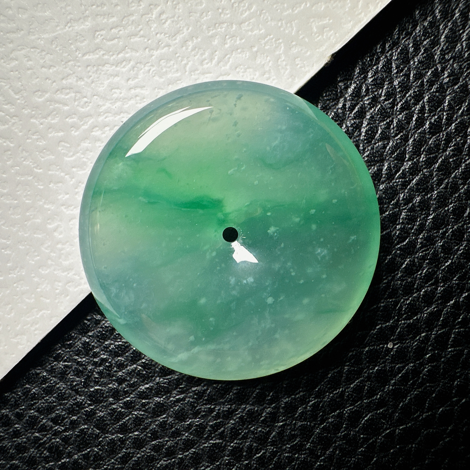 【冰种飘绿平安扣】飘雪花棉，质地细腻，品质很好，冰感十足，胶感明显，收藏品质