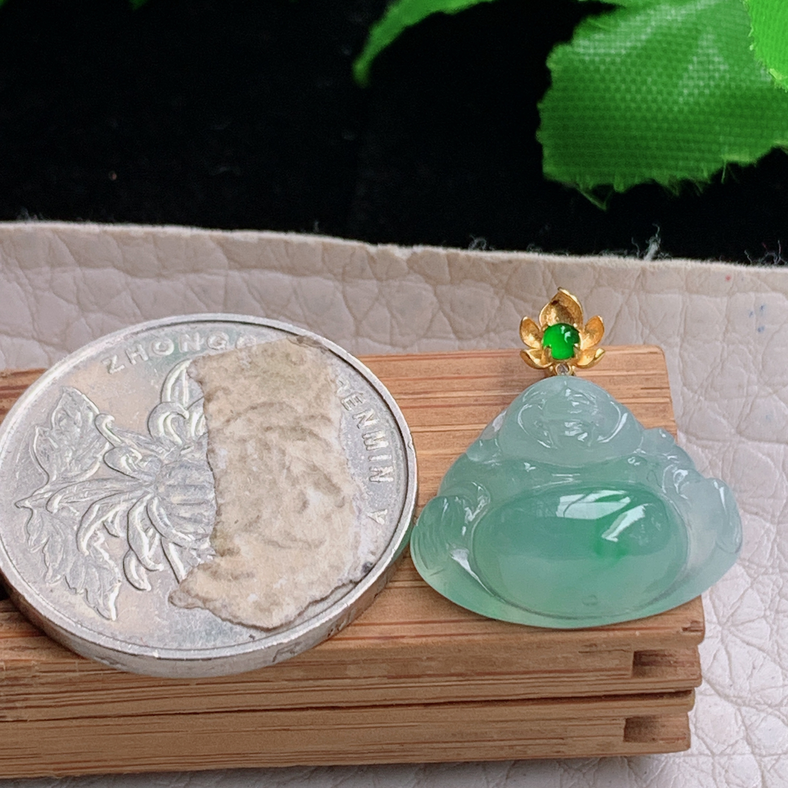 zz3实拍17*18.5*6.2缅甸翡翠满绿精美小佛公吊坠 镶金一刀切弥勒佛锁骨坠