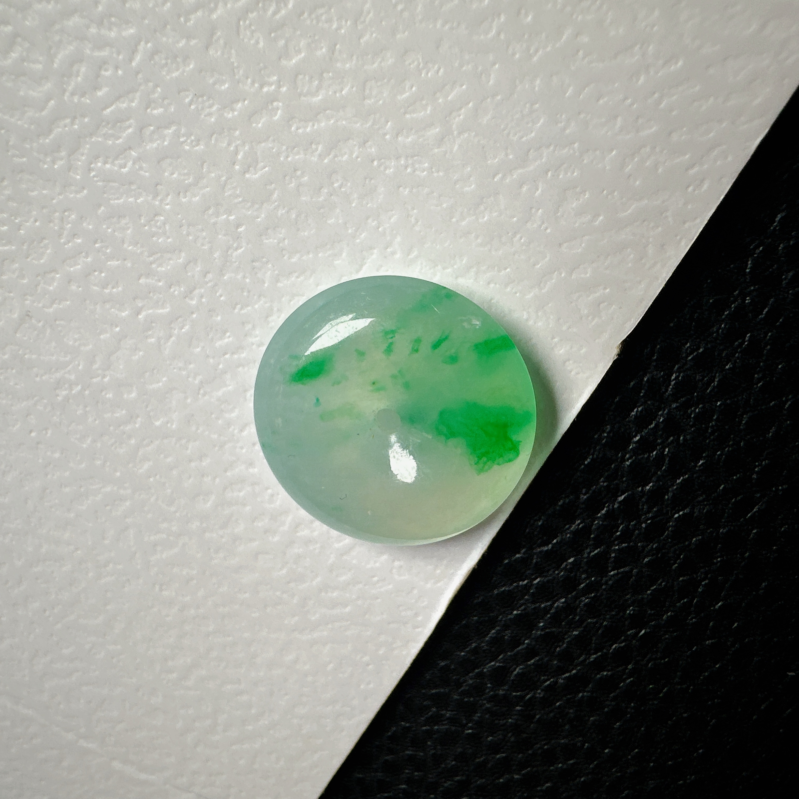 【冰种飘阳绿平安扣】质地细腻，品质很好，冰感十足，胶感明显，收藏品质