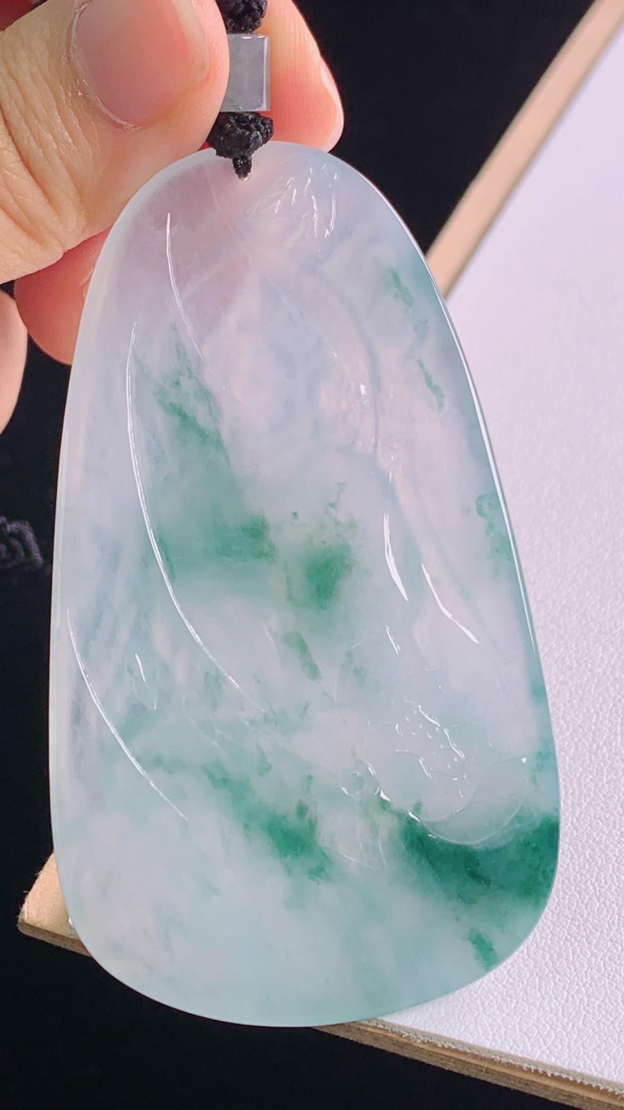 冰飘花普贤菩萨
花色灵动，冰清玉洁
尺寸:82.9-73.9-42.7-5.9mm