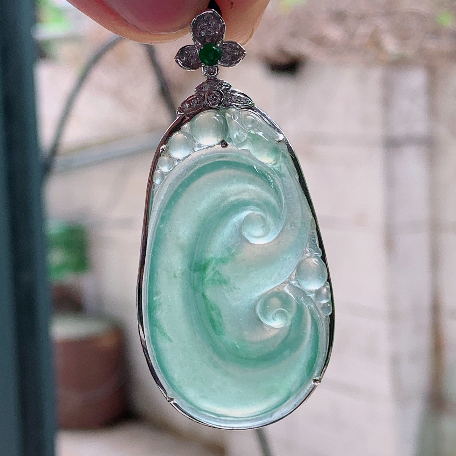 zz3实拍连金60*28.3*8.2缅甸翡翠冰种晴水大如意吊坠 豪华镶金事事如意毛衣坠，玉石约45.3*26.5*5