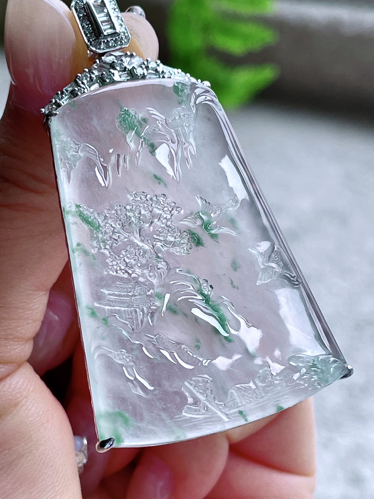 飘花大山水牌吊坠  
缅料 18k金镶嵌 完美 性价比高 
整体尺寸：63-36.3-8.3