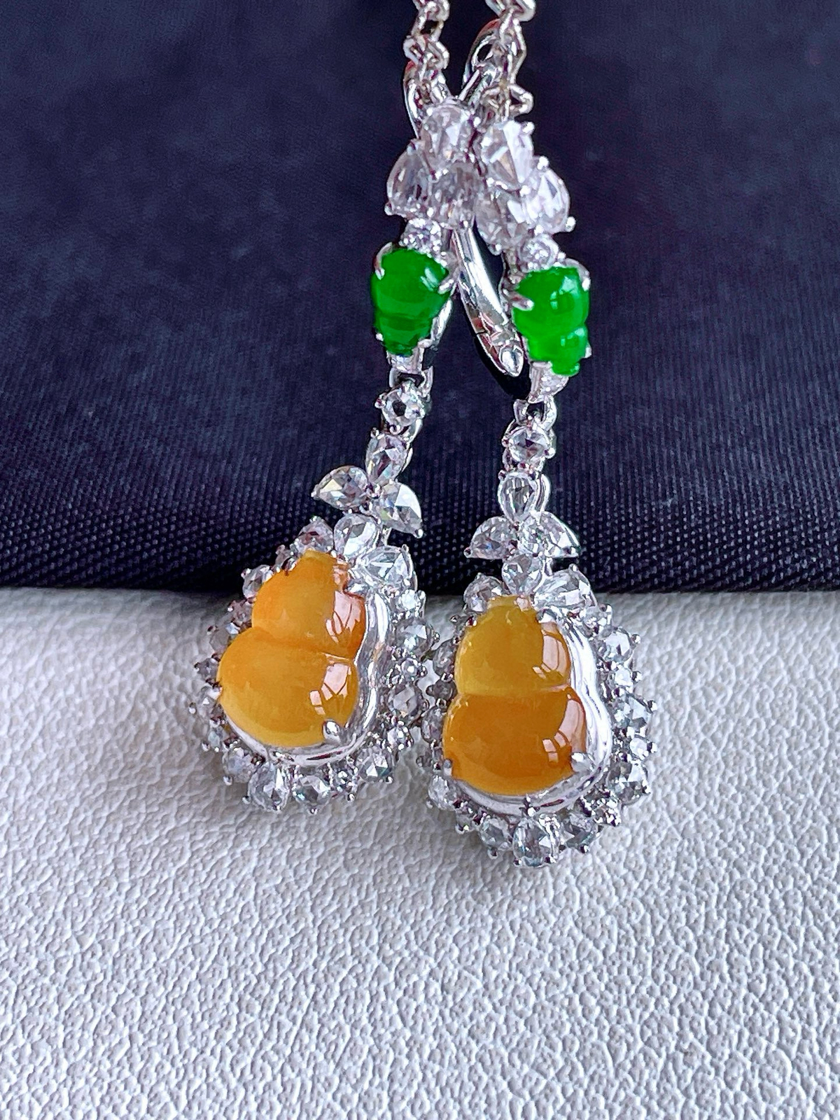 【镶嵌】高冰黄翡葫芦耳坠 
【说明】缅料 18k金镶嵌 性价比高  
【整体】31.8-10-8
【裸石】7.7-5.7-3