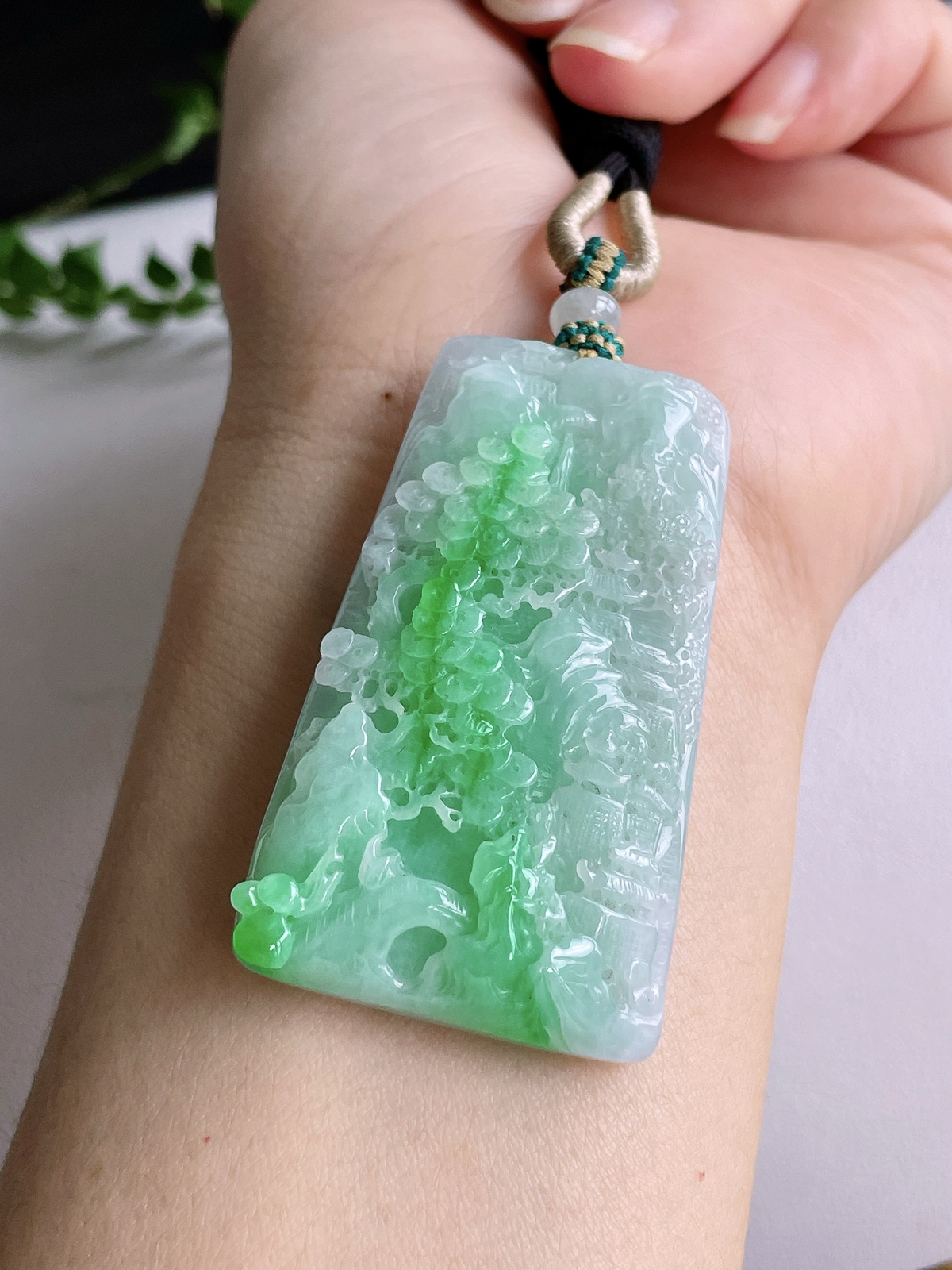 【裸石】冰飘花山水牌大山水牌吊坠
【说明】缅料 性价比高  
【尺寸】55-32.5-10