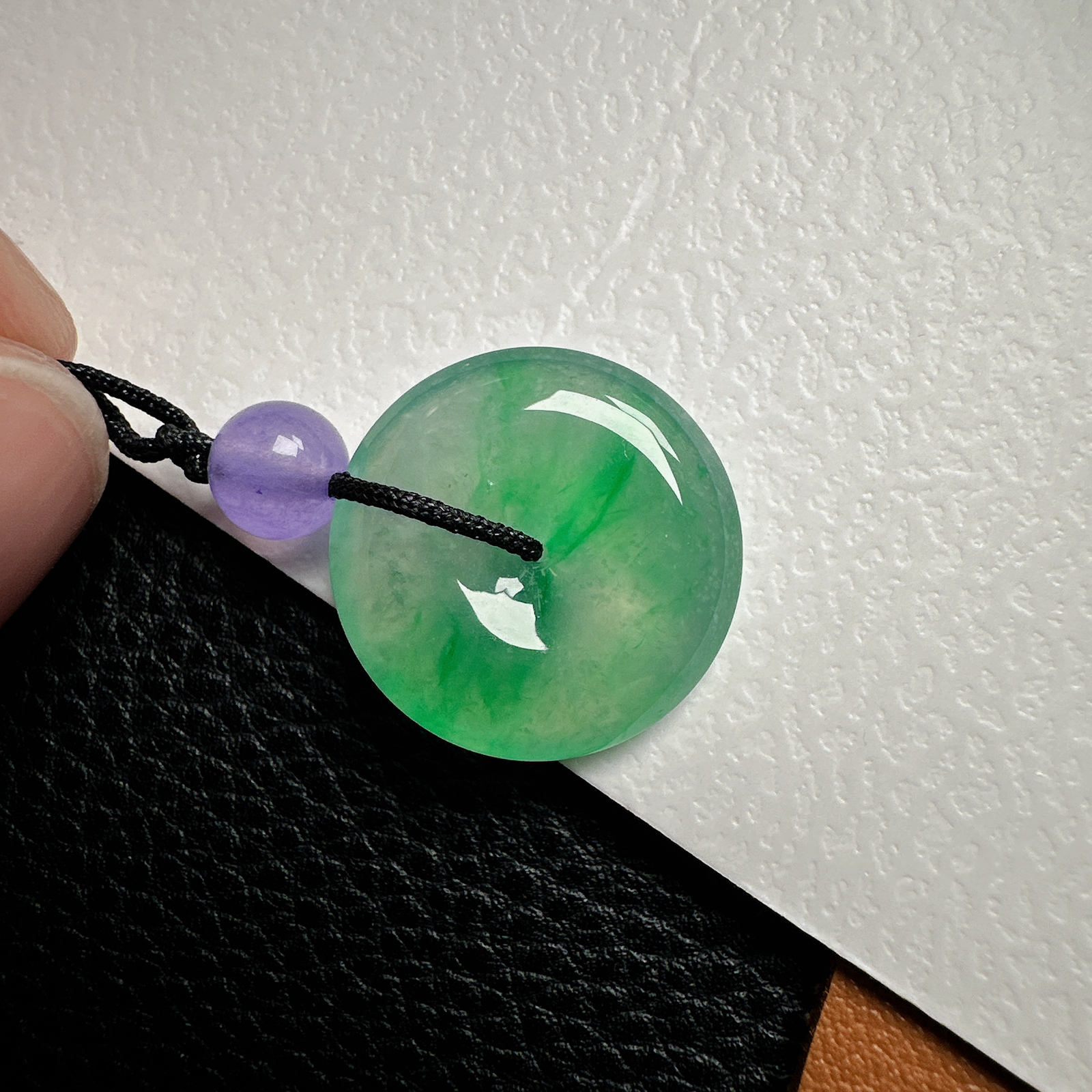 【冰种飘阳绿平安扣】质地细腻，品质很好，冰感十足，胶感明显，收藏品质