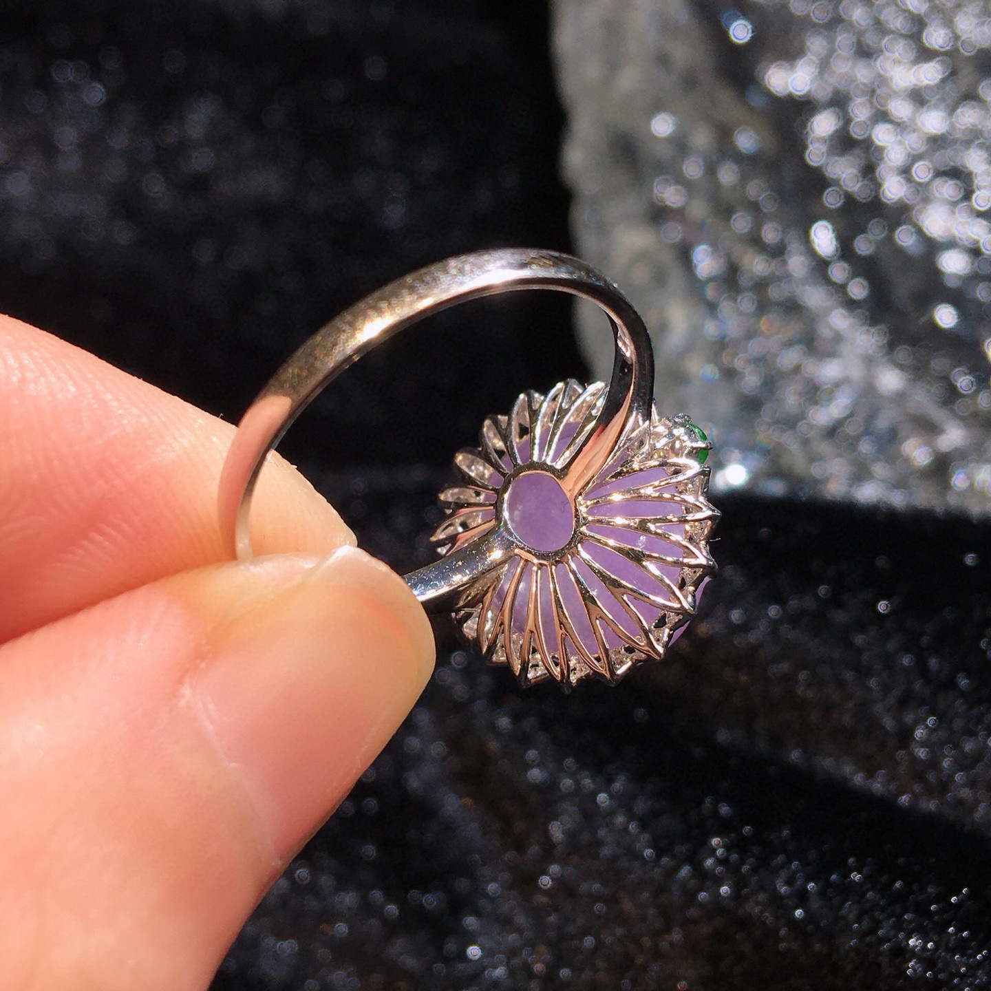 18K金镶嵌紫罗兰蛋面戒指