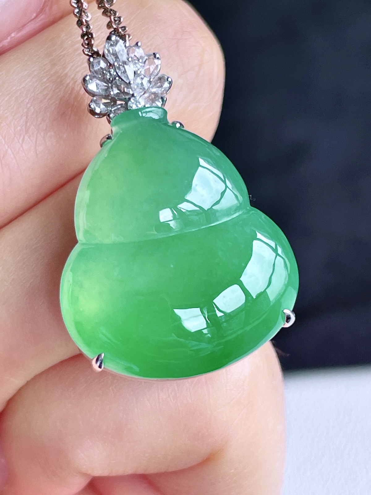 冰阳绿满绿大葫芦吊坠 
【整体】33.8-22.2-13.2