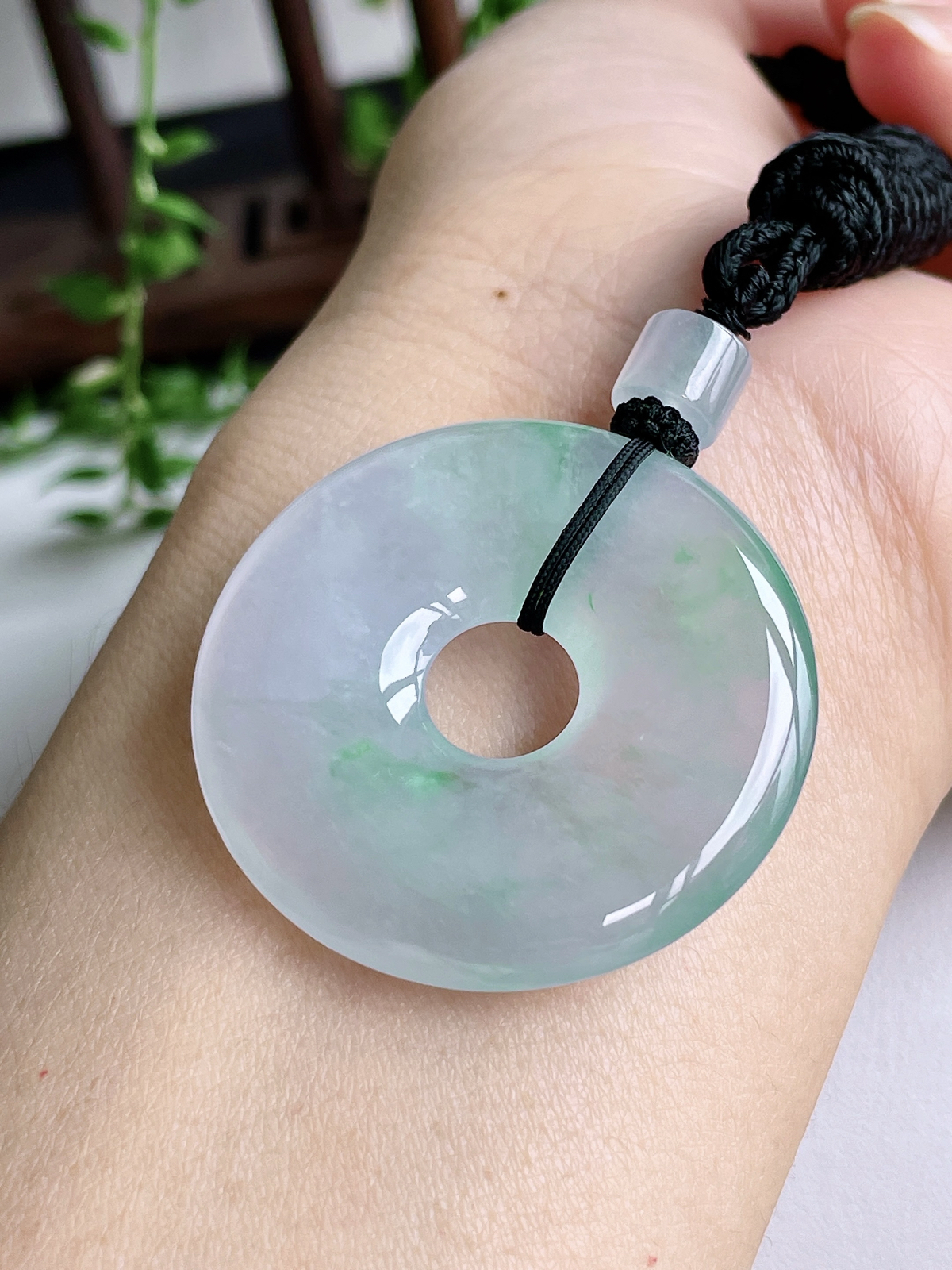 【裸石】高冰飘花甜甜圈吊坠
【说明】缅料 性价比高  
【尺寸】37.7-5.7