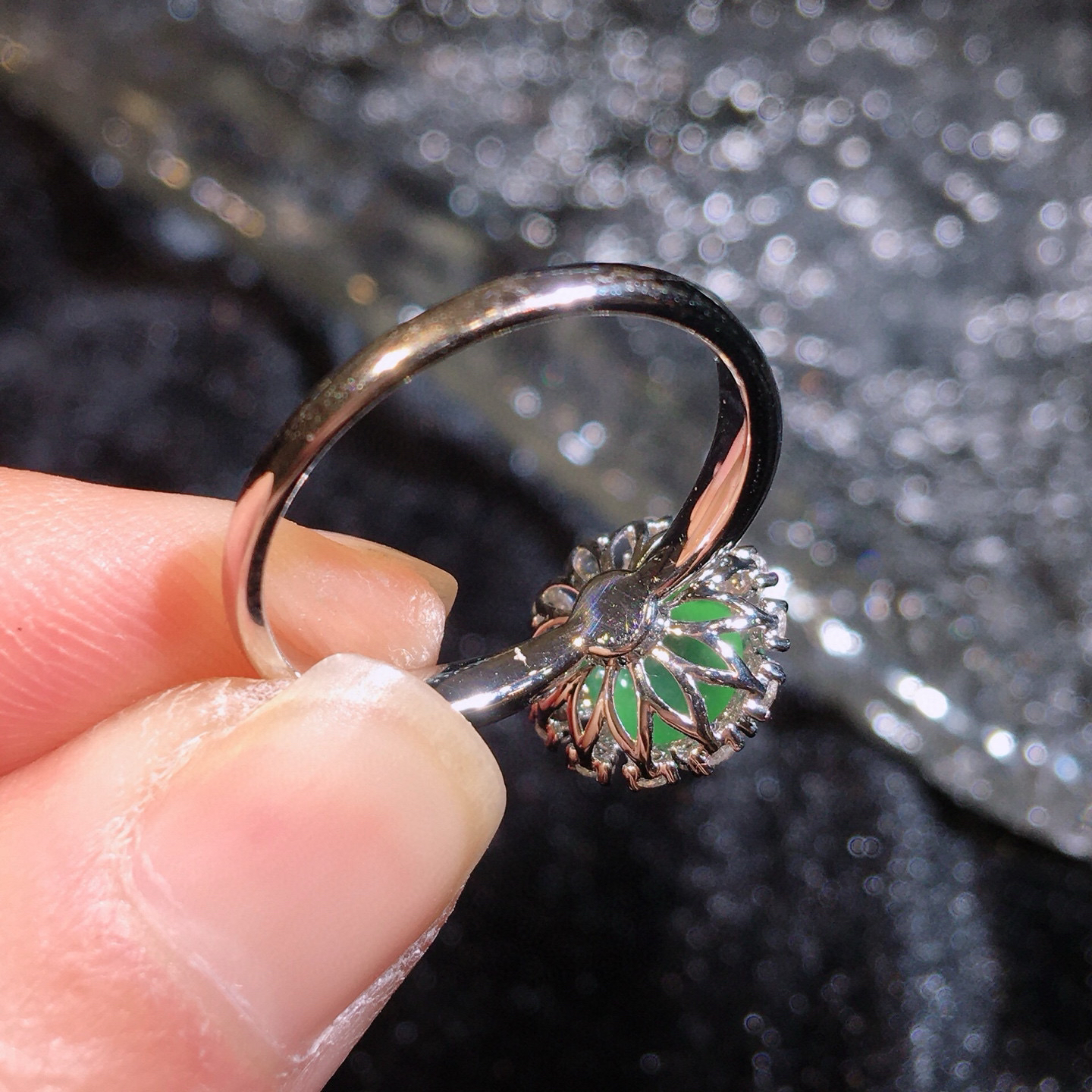 18K金镶嵌冰种晴水蛋面戒指