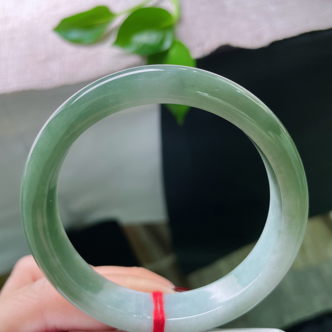 56.8/12/7.8，油绿正圈，水头好，种老，一点细纹不显，ss49252a