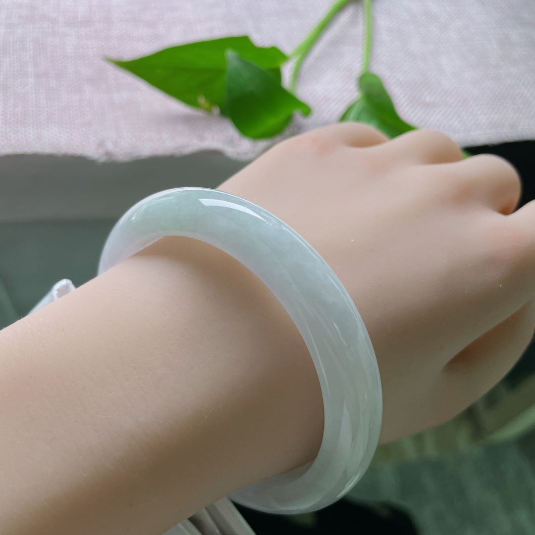 58/11.1/8.3，淡绿淡紫正圈，以玉为伴，岁月安然，不负时光不负己。棉根，ss45395a