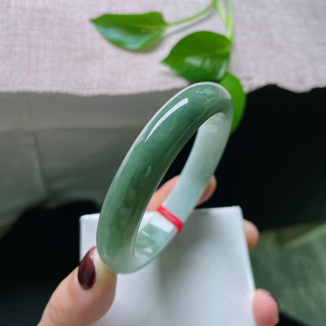 56.8/12/7.8，油绿正圈，水头好，种老，一点细纹不显，ss49252a