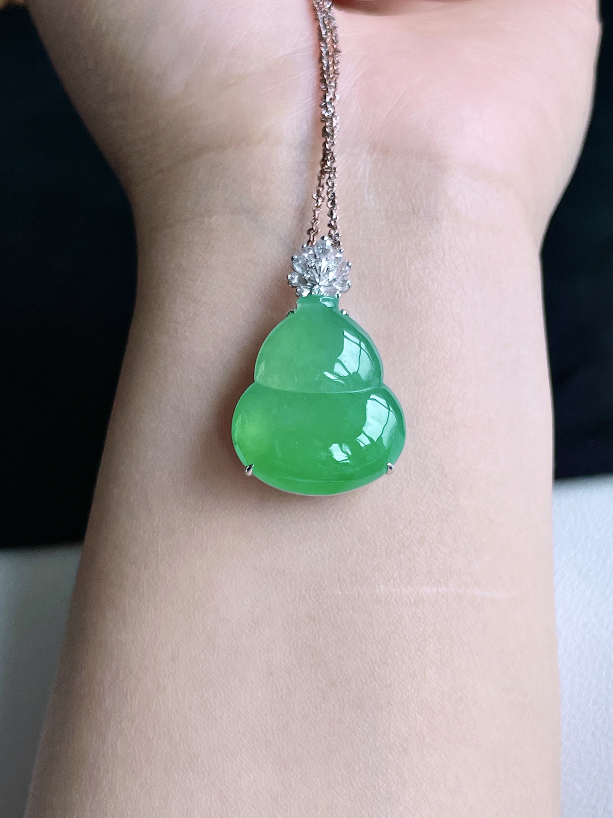 冰阳绿满绿大葫芦吊坠 
【整体】33.8-22.2-13.2