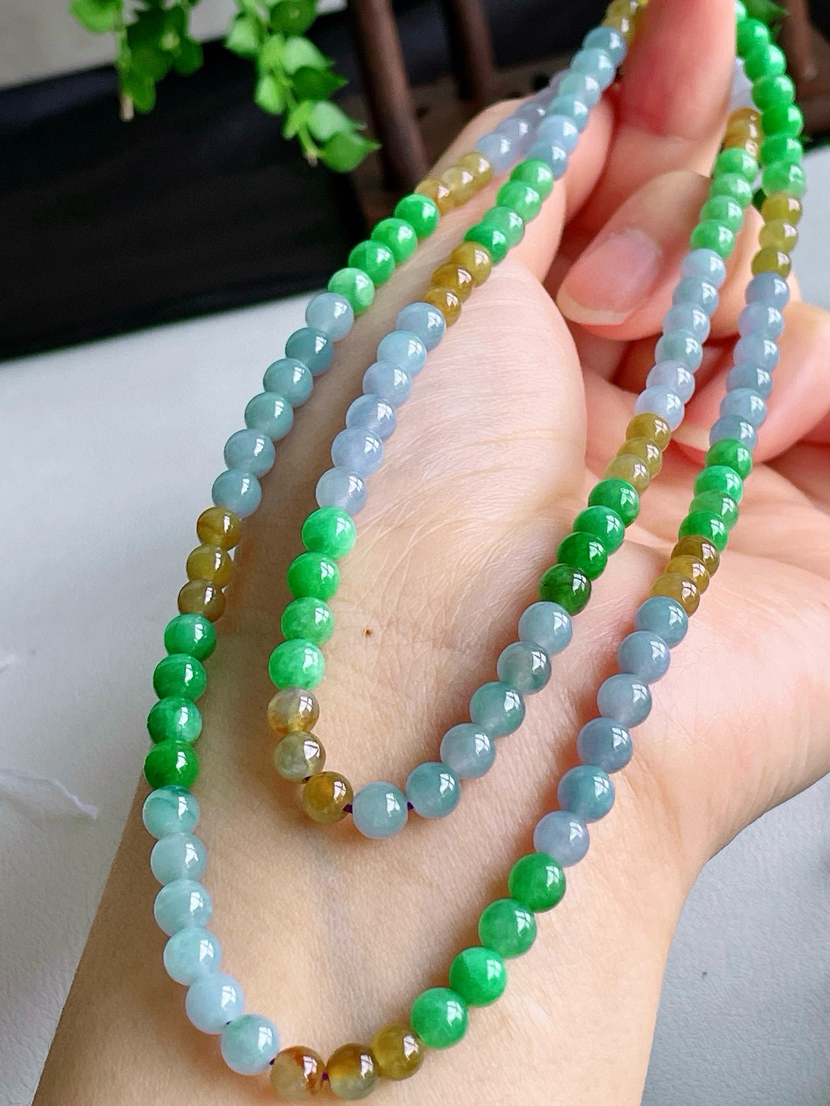 【珠子】冰多宝珠链圆珠珠子珠链
【说明】缅料 性价比高  
【尺寸】5.5mm，34cm