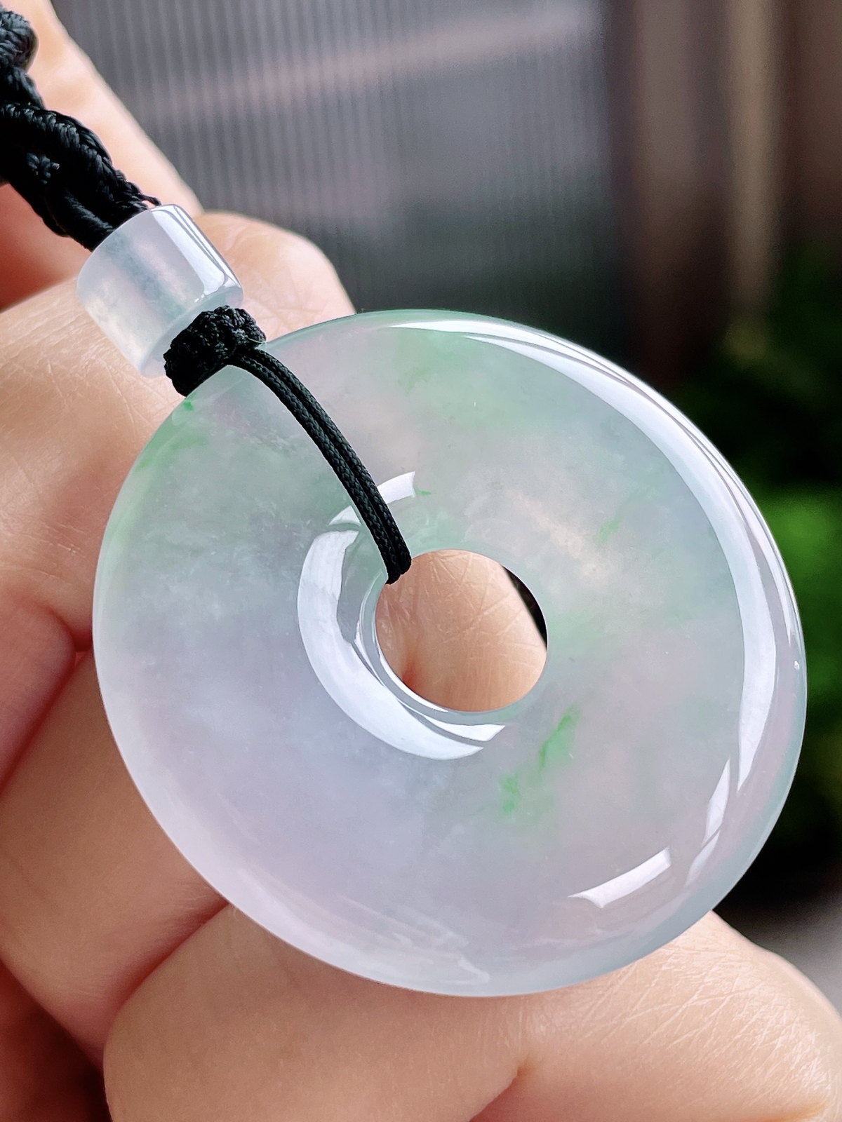 【裸石】高冰飘花甜甜圈吊坠
【说明】缅料 性价比高  
【尺寸】37.7-5.7