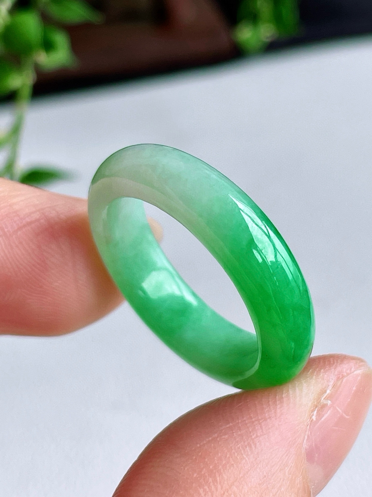 【裸石】冰飘阳绿戒圈指环
【说明】缅料 性价比高  
【尺寸】5.9-4
【圈口】19号