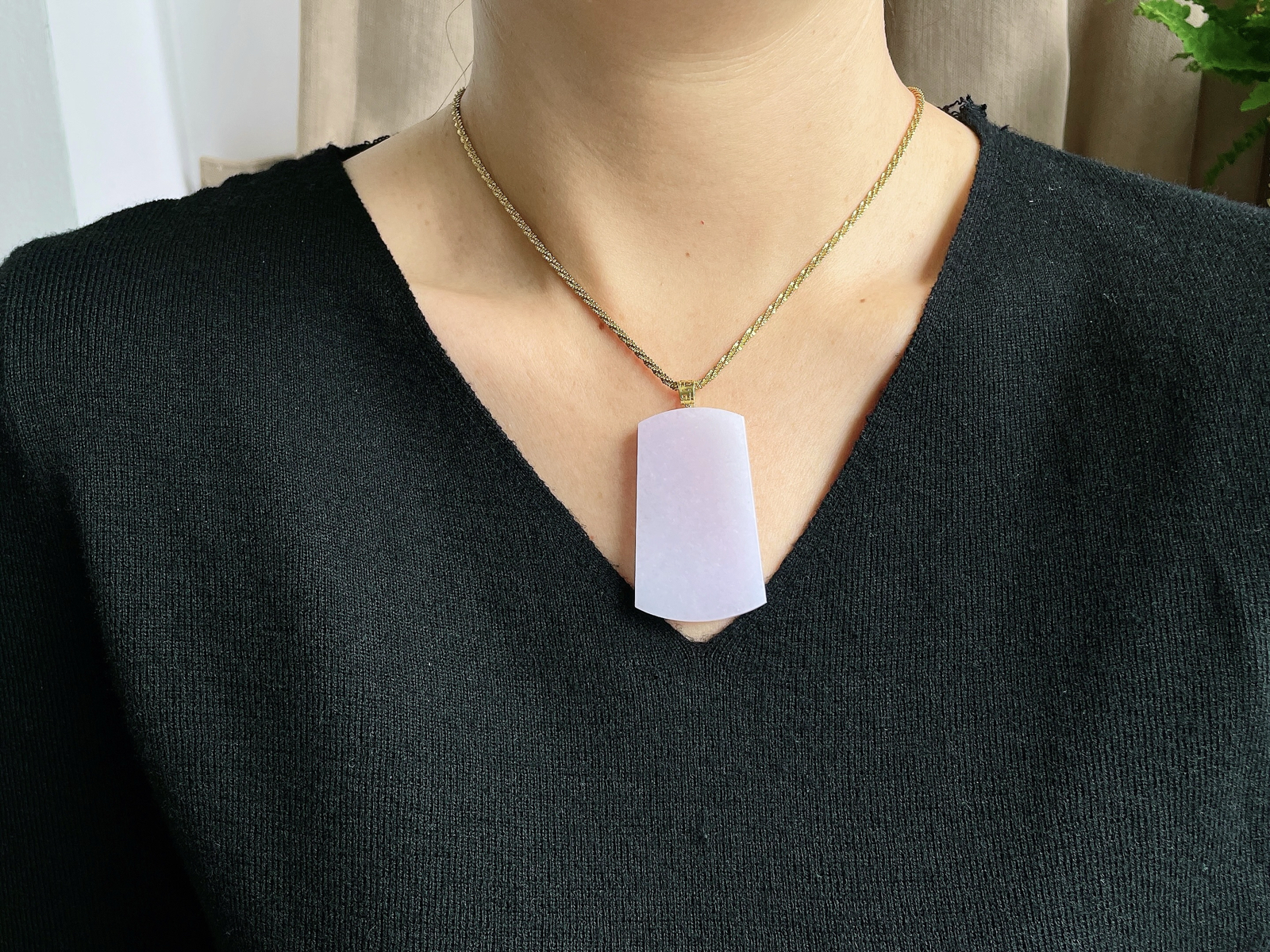 【镶嵌】冰紫底无事牌吊坠  
【说明】缅料 18k金镶嵌 性价比高  
【整体】59.5
【裸石】52.1-31.7-5.5