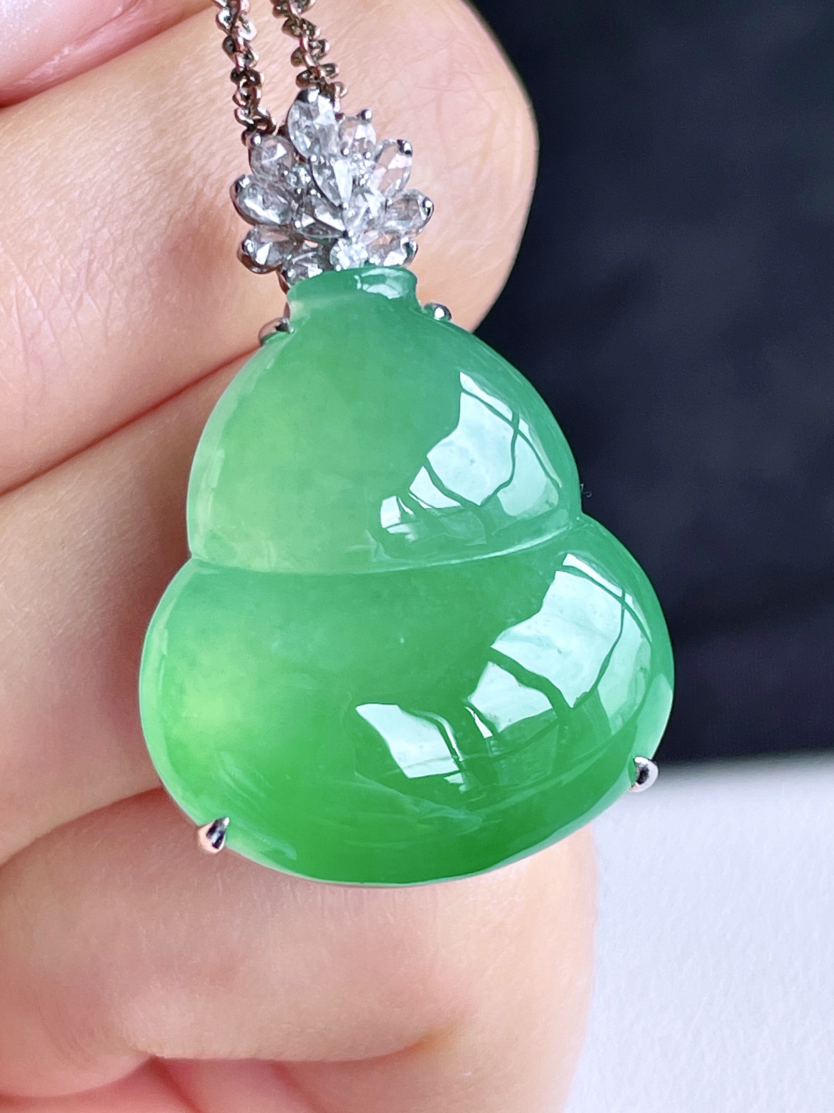 冰阳绿满绿大葫芦吊坠 
【整体】33.8-22.2-13.2