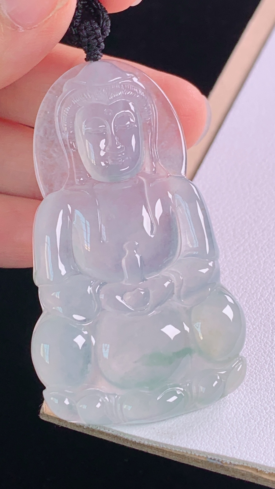 高冰观音
种水冰透起光
尺寸:59.3-35.5-5.7mm