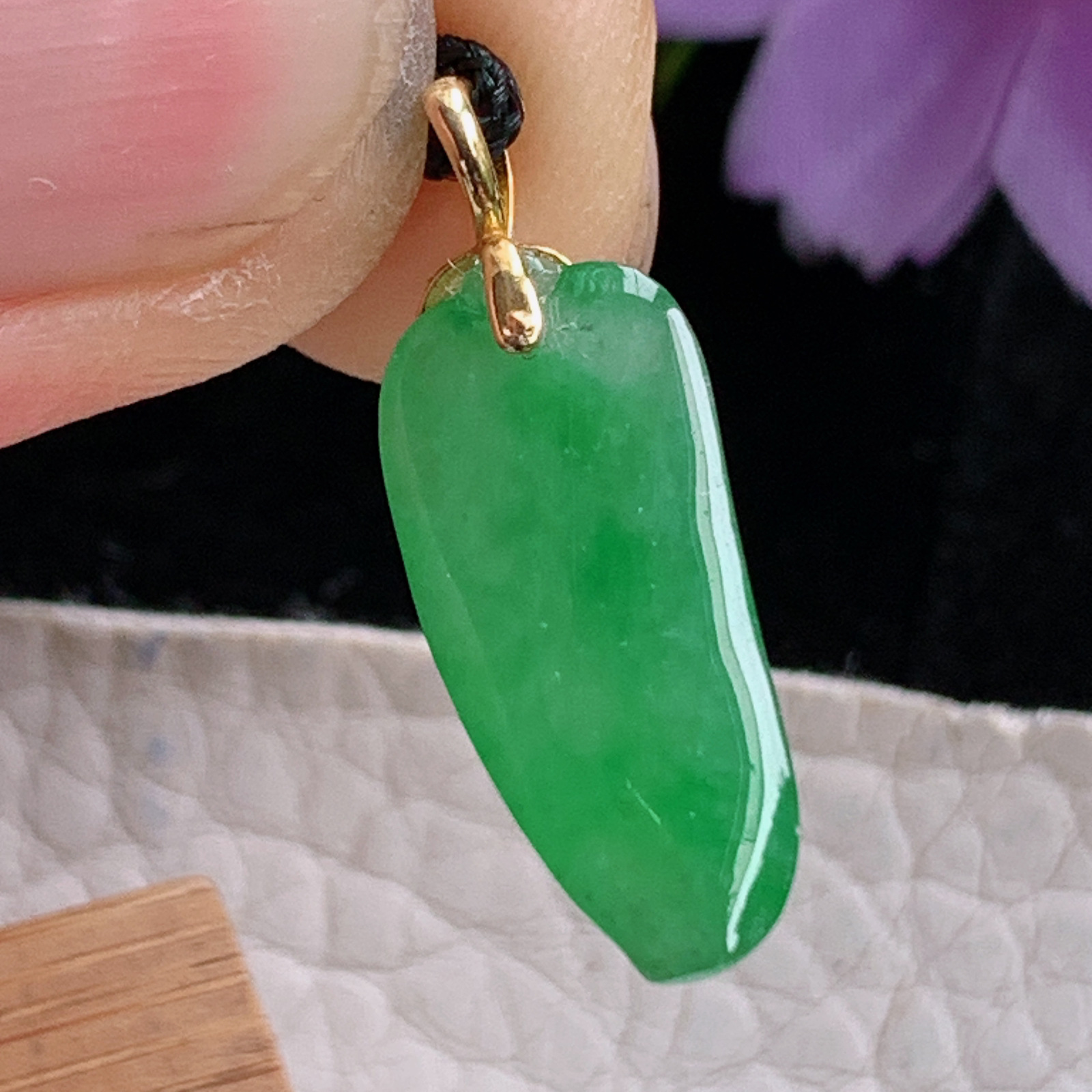 zz3实拍连金25*8.8*4.5缅甸翡翠满绿精美小福瓜小吊坠 镶金锁骨坠