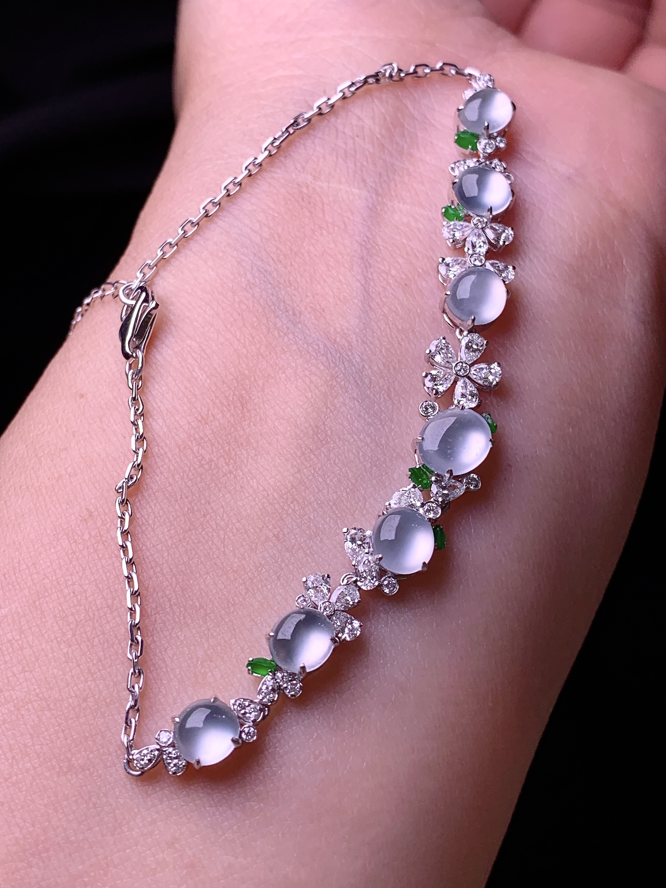 18k金钻镶嵌玻璃种蛋面手链 玉质细腻 色泽艳丽清新 水润亮眼 整体尺寸180*6.8*4.3m5