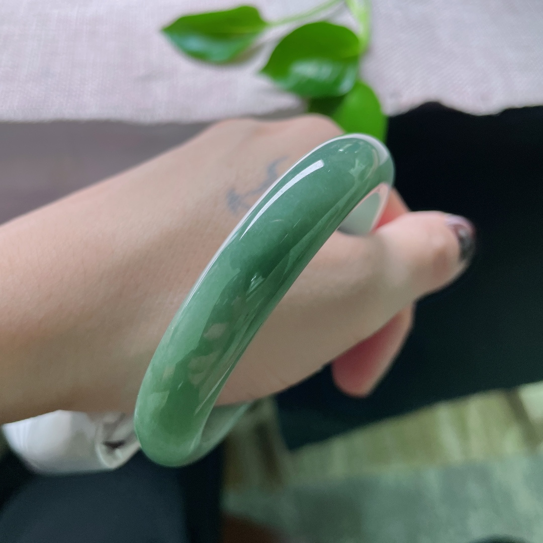 56.8/12/7.8，油绿正圈，水头好，种老，一点细纹不显，ss49252a