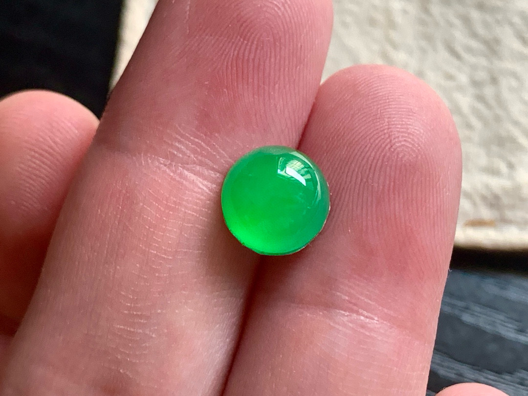 冰满色蛋面 色泽青翠漂亮，灵动无比，品相极佳，尺寸9.5*5