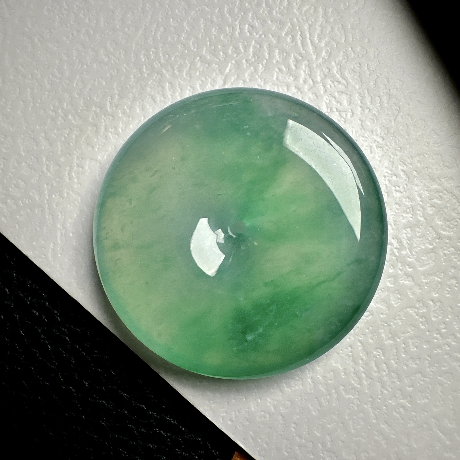 【冰种飘绿平安扣】质地细腻，品质很好，冰感十足，胶感明显，收藏品质