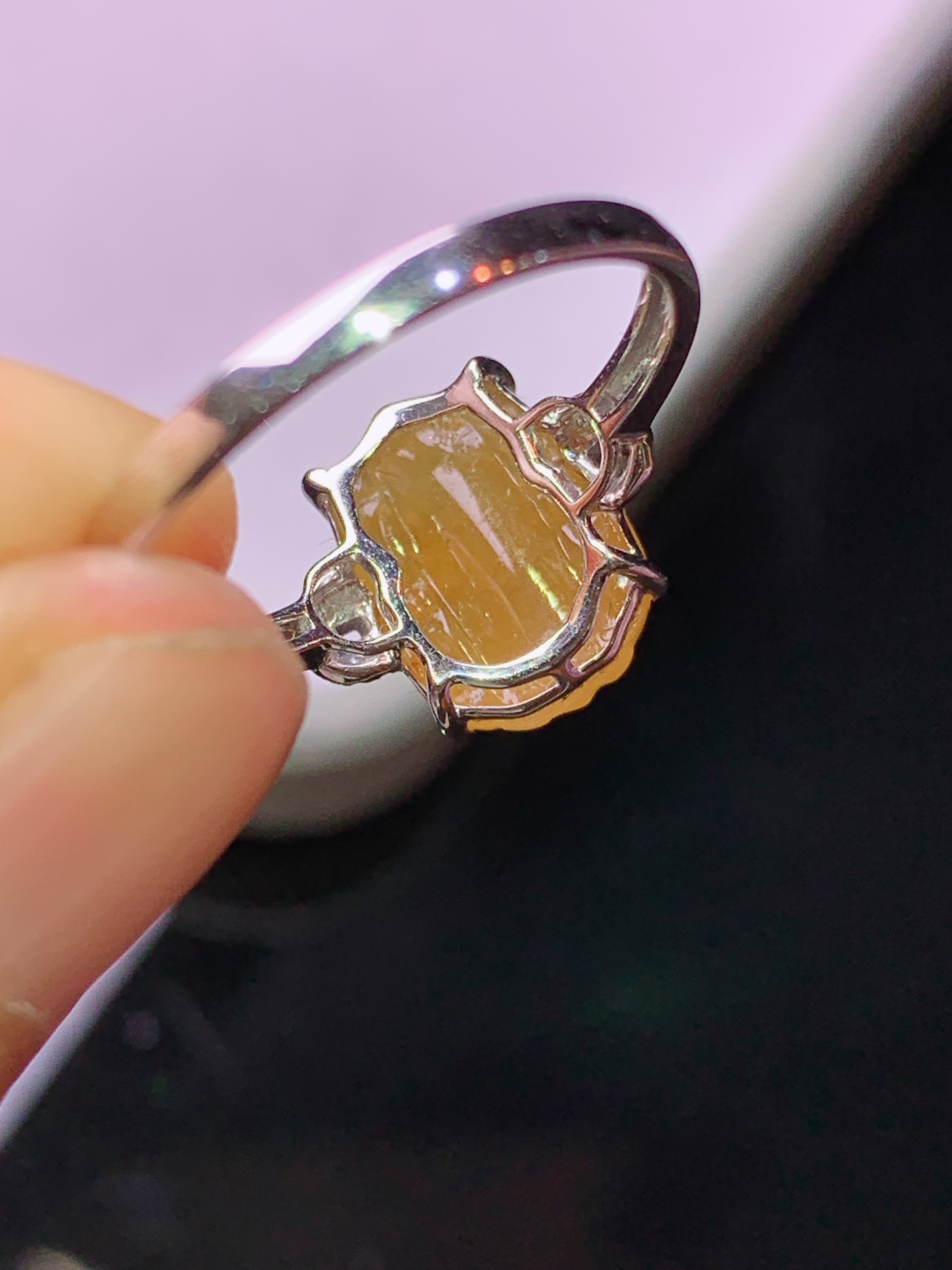 18k金钻镶嵌黄翡貔貅戒指 玉质细腻 色泽艳丽清新 水润亮眼 圈口14 裸石尺寸10.8*8.3*3.3